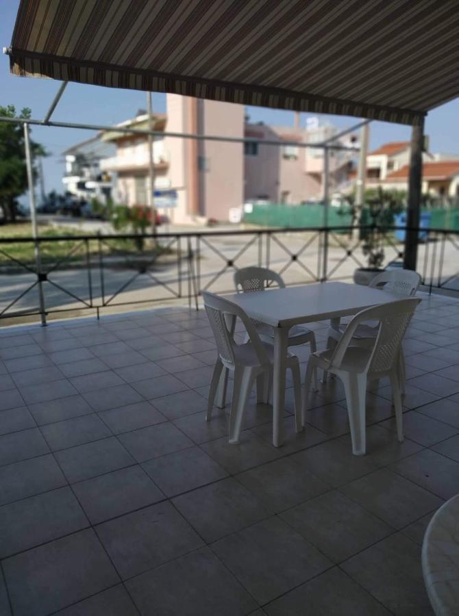 Ammos Apartments Nea Karvali Bagian luar foto